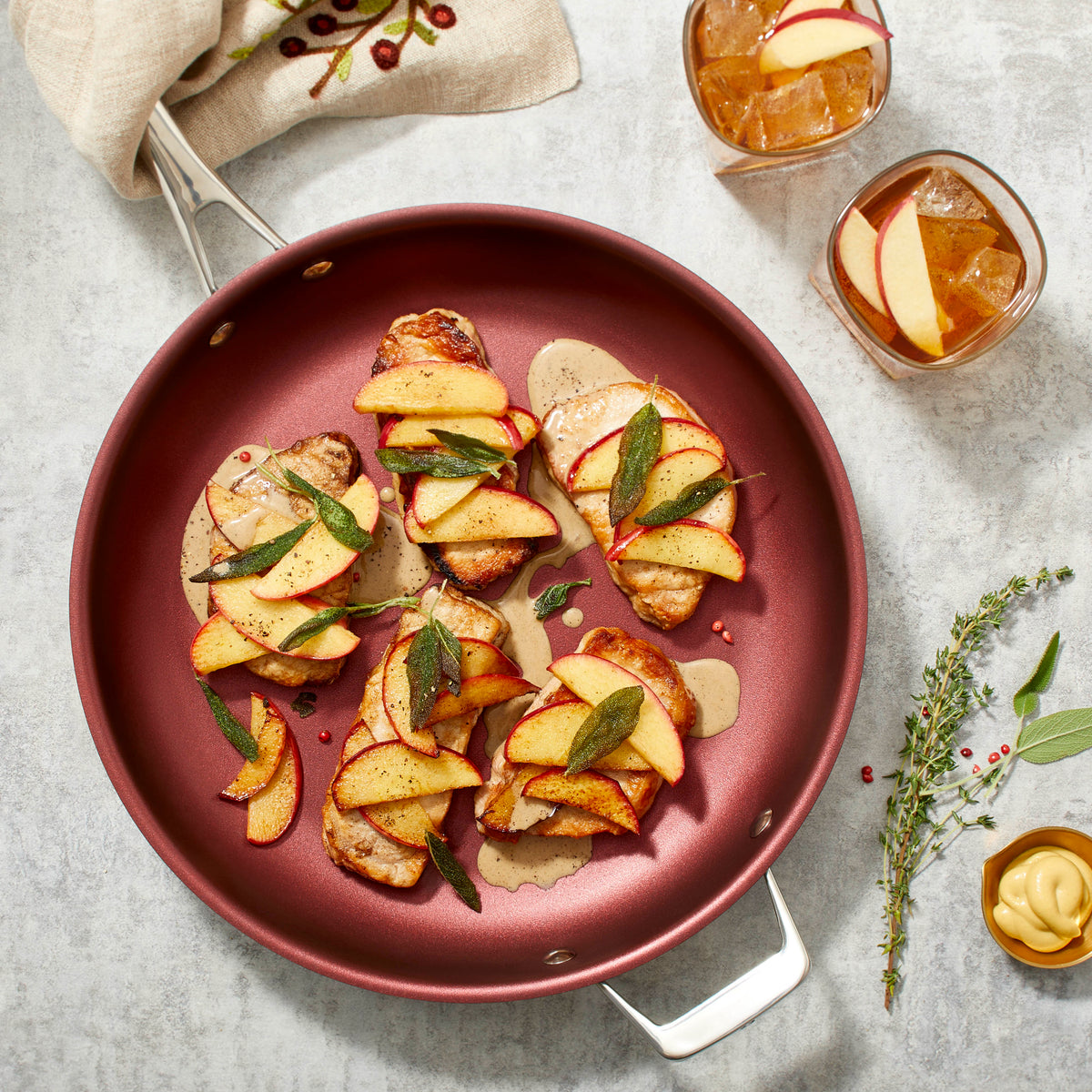 Pork Chops with Brandy and Apples &ndash; Paderno